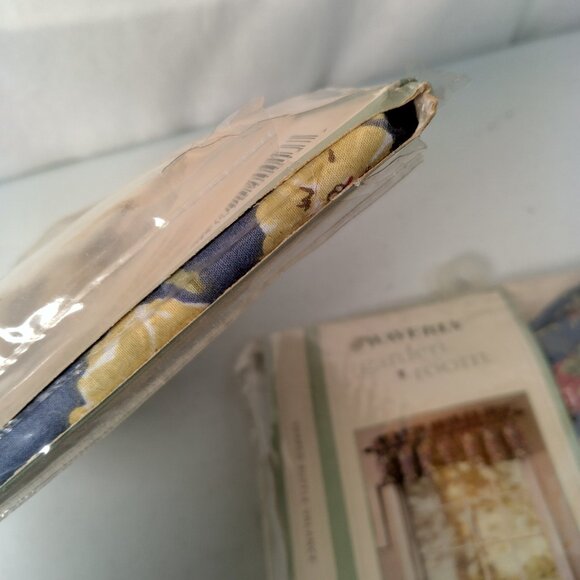 Waverly Garden Room Heirloom Collection Shaped Ruffle Valance Blue Floral Pair - Picture 6 of 15